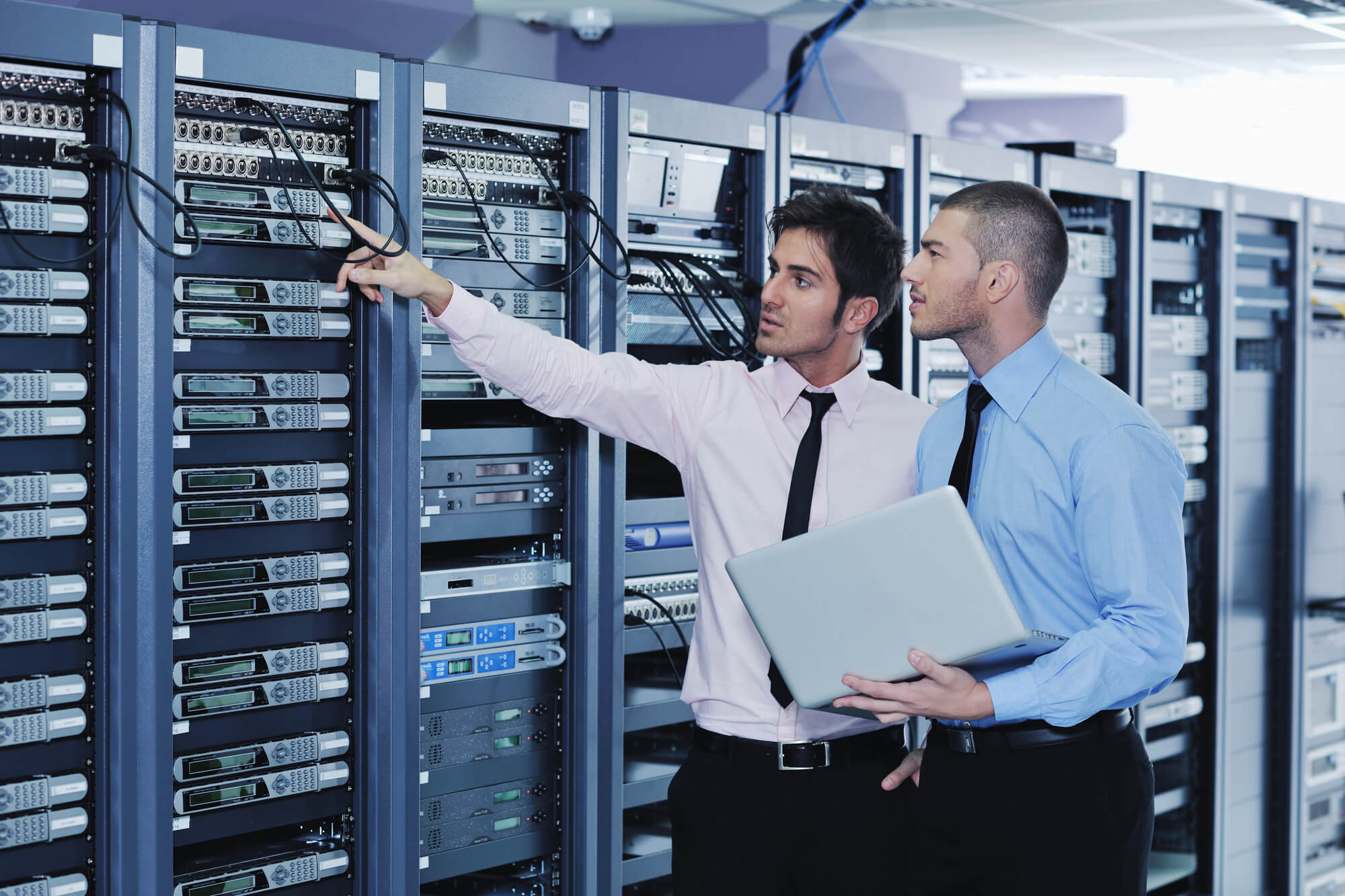 What are the benefits and risks of outsourcing it services